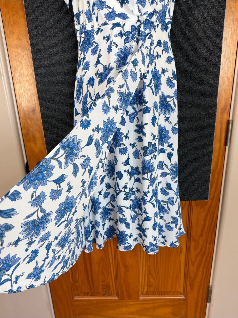 Lulus Arise Blue White Floral Cold Shoulder Midi Dress Wedding Guest M - Picture 9 of 17